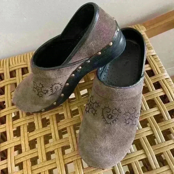 Sanita Clogs with Scandinavian embellishments - Picture 2 of 7